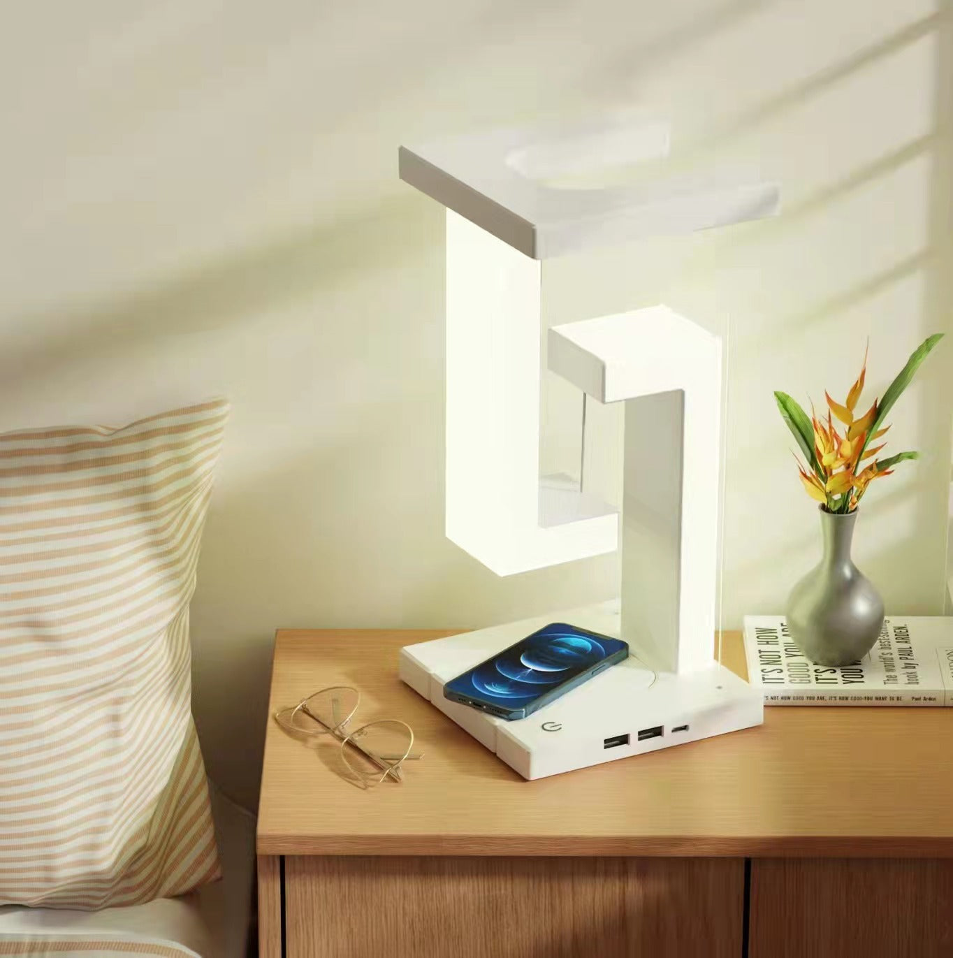 SvævLys™ – Svævende lampe med trådløs smartphone-opladning